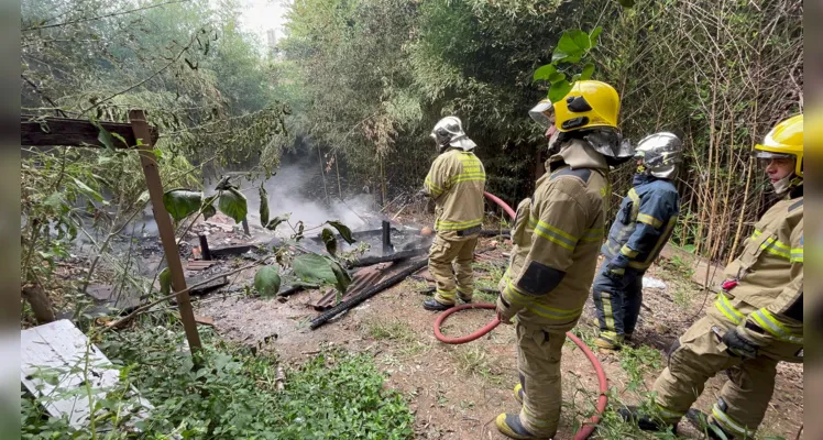 Incêndio em residência na 'Ronda' mobiliza Bombeiros em PG