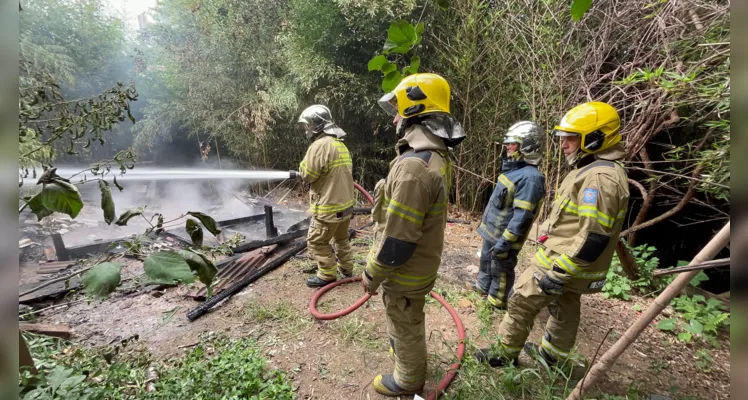 Incêndio em residência na 'Ronda' mobiliza Bombeiros em PG