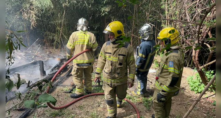 Incêndio em residência na 'Ronda' mobiliza Bombeiros em PG