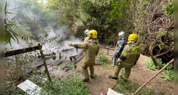 Incêndio em residência na 'Ronda' mobiliza Bombeiros em PG