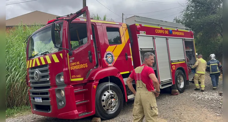 Incêndio em residência na 'Ronda' mobiliza Bombeiros em PG