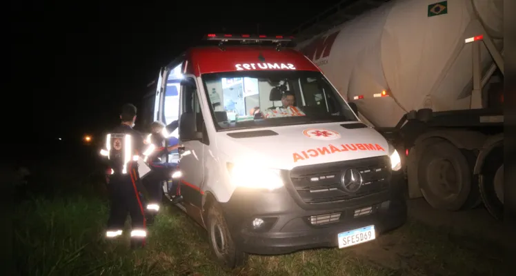 Homem teria tentado atravessar a rodovia e se desequilibrado ao passar pelo guard-rail
