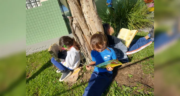 Recorrentemente os alunos têm a possibilidade de realizarem momentos individuais ou coletivos de leitura, em casa ou na escola.
