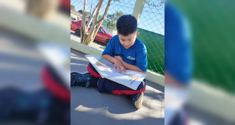 Recorrentemente os alunos têm a possibilidade de realizarem momentos individuais ou coletivos de leitura, em casa ou na escola.