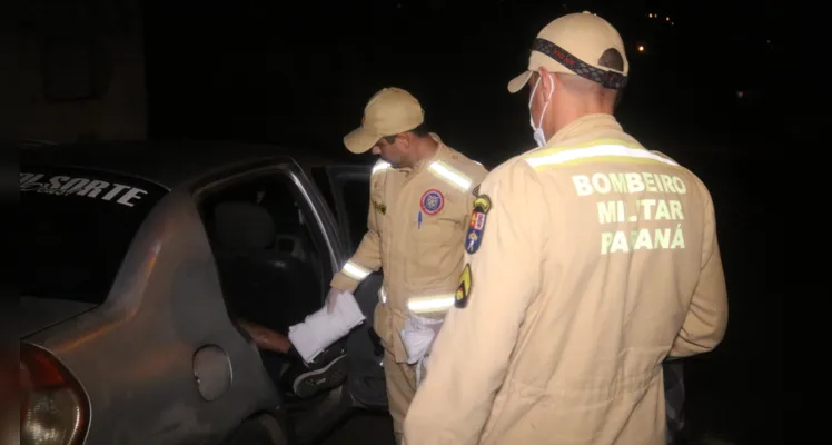 Homem cai de moto parada, se lesiona e mobiliza Siate em PG