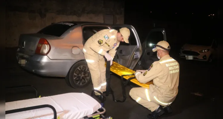 Homem cai de moto parada, se lesiona e mobiliza equipe de resgate do Siate, em Ponta Grossa |