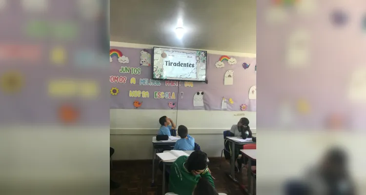 A videoaula do Vamos Ler sobre a história de Tiradentes foi uma base importante para os estudos realizados pela classe.