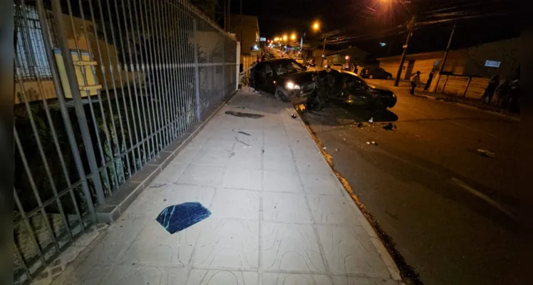 Colisão envolveu quatro carros na rua Aldo Vergani