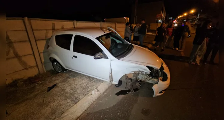 Colisão envolveu quatro carros na rua Aldo Vergani