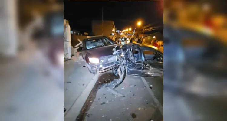 Colisão envolveu quatro carros na rua Aldo Vergani