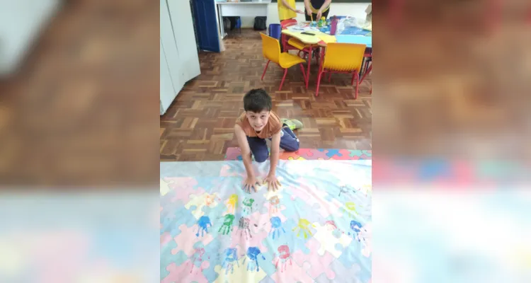 Alunos puderam colocar 'a mão na tinta' e desenvolver um amplo trabalho solidário.