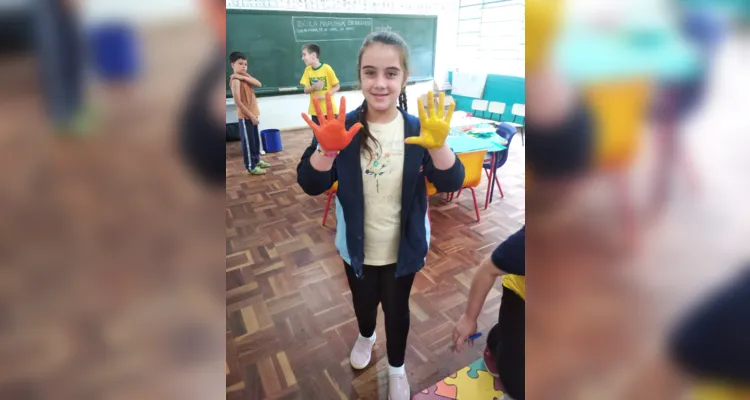 Alunos puderam colocar 'a mão na tinta' e desenvolver um amplo trabalho solidário.