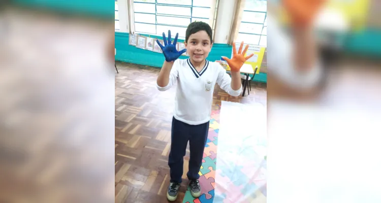 Alunos puderam colocar 'a mão na tinta' e desenvolver um amplo trabalho solidário.