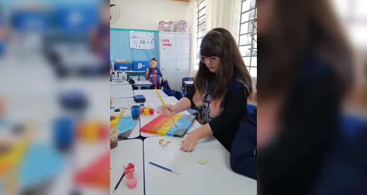 Como principal atividade da proposta, os alunos realizaram uma tarefa prática, onde puderam soltar a imaginação ao colorirem uma tela.