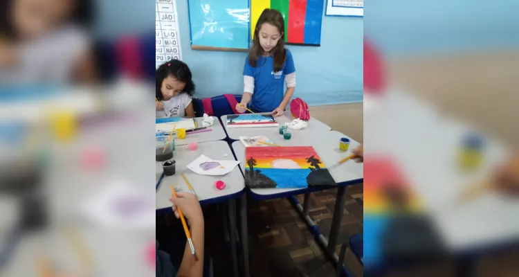 Como principal atividade da proposta, os alunos realizaram uma tarefa prática, onde puderam soltar a imaginação ao colorirem uma tela.