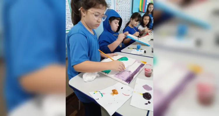 Como principal atividade da proposta, os alunos realizaram uma tarefa prática, onde puderam soltar a imaginação ao colorirem uma tela.