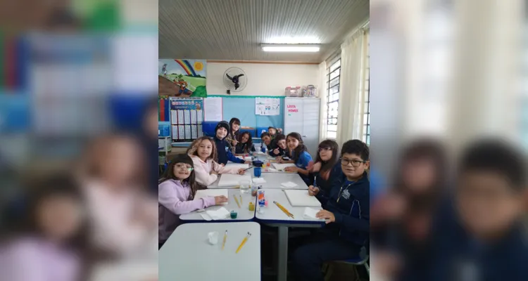 Como principal atividade da proposta, os alunos realizaram uma tarefa prática, onde puderam soltar a imaginação ao colorirem uma tela.