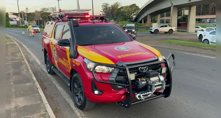 Motorista do carro permaneceu no  local do acidente para prestar atendimento ao motociclista