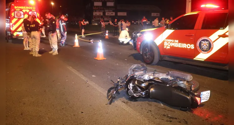 Acidente aconteceu por volta das 20h deste domingo, em Ponta Grossa