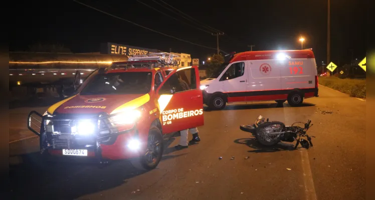 Acidente aconteceu por volta das 20h deste domingo, em Ponta Grossa