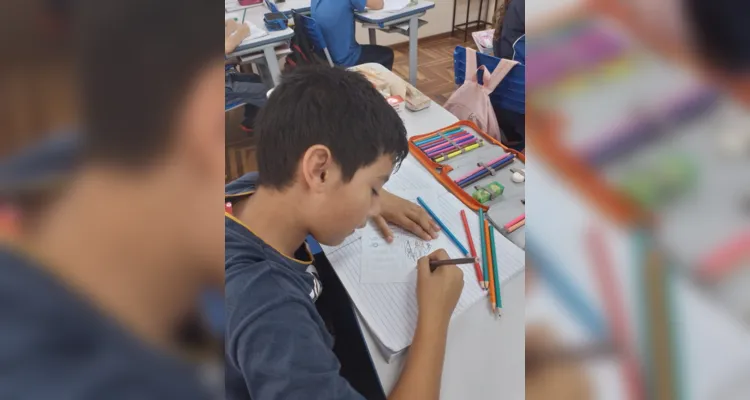 Após realizarem diversos estudos sobre a figura de Tiradentes, os alunos colocaram no papel uma síntese do conteúdo que aprenderam.