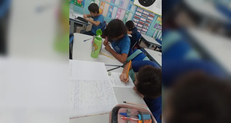 Após realizarem diversos estudos sobre a figura de Tiradentes, os alunos colocaram no papel uma síntese do conteúdo que aprenderam.