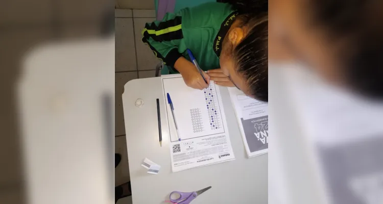 Professora destacou dedicação dos alunos para a realização do exame.