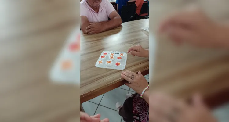 Durante a atividade, as crianças envolveram-se em jogos como dominó, jogo da velha e dama.