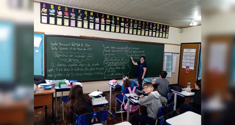 Através do conteúdo estudado em sala, os alunos partiram para a confecção da representação do mosquito Aedes aegypti.