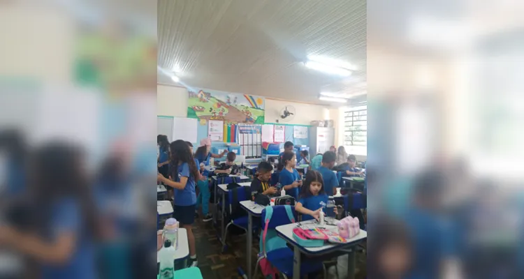 Através do conteúdo estudado em sala, os alunos partiram para a confecção da representação do mosquito Aedes aegypti.