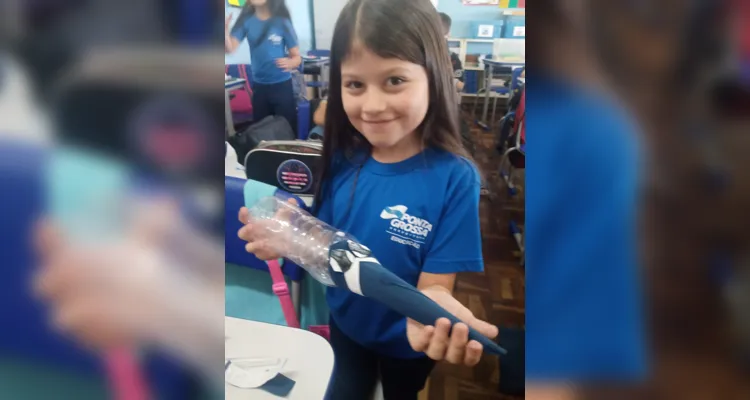 Através do conteúdo estudado em sala, os alunos partiram para a confecção da representação do mosquito Aedes aegypti.