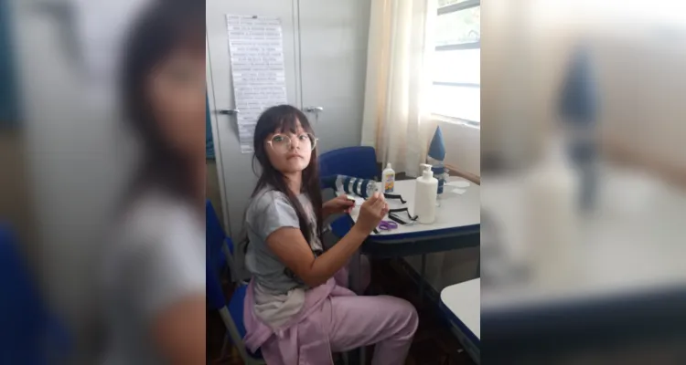 Através do conteúdo estudado em sala, os alunos partiram para a confecção da representação do mosquito Aedes aegypti.