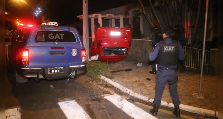 Acidente aconteceu na madrugada deste sábado (20) 