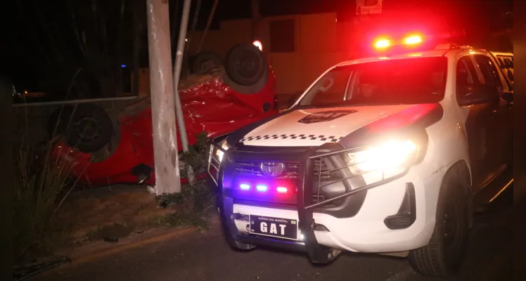 Acidente aconteceu na madrugada deste sábado (20) 