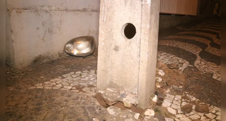 Acidente aconteceu na madrugada desta quinta-feira (11) 