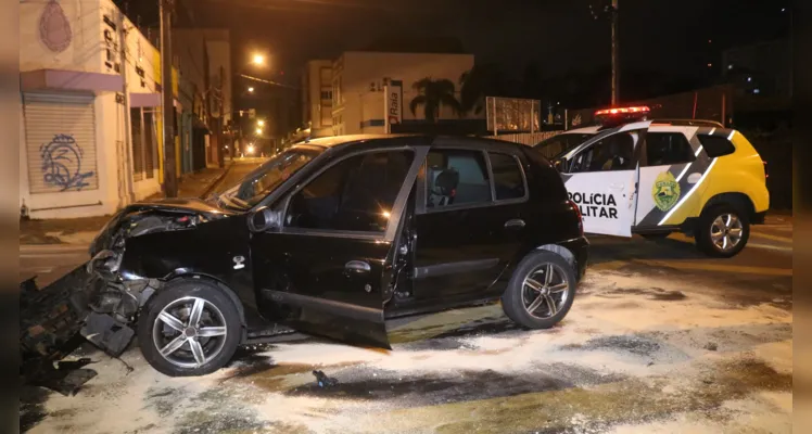 Acidente aconteceu na madrugada desta quinta-feira (11) 