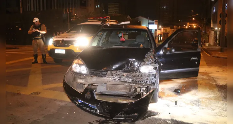 Acidente aconteceu na madrugada desta quinta-feira (11) 