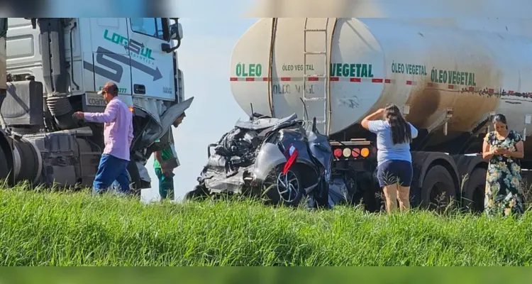 Engavetamento na BR-376 deixa pelo menos um morto no PR