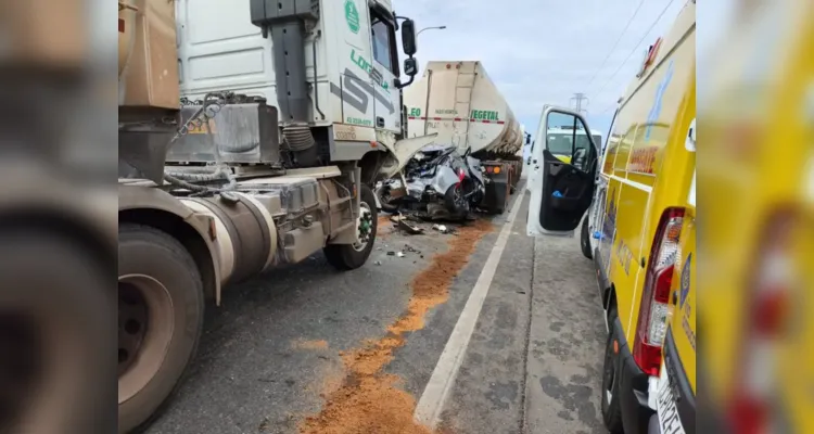 Engavetamento na BR-376 deixa pelo menos um morto no PR