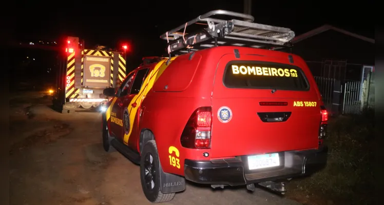 Corpo de Bombeiros foi acionado na madrugada desta segunda-feira (22)