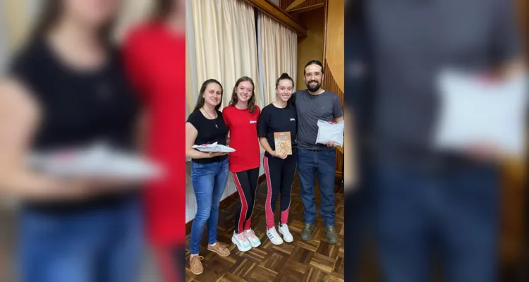 Durante a palestra, os professores convidados abordaram os resultados de sua pesquisa que também resultaram no livro infantil “As aventuras de Ema”