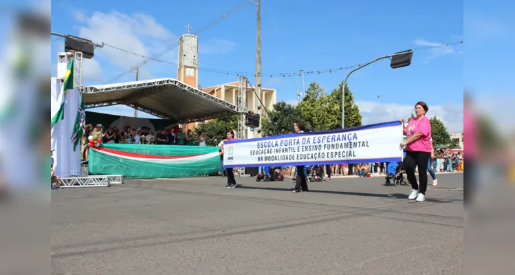 Desfile marca 143º aniversário de Piraí do Sul