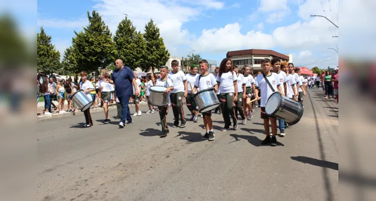 Desfile marca 143º aniversário de Piraí do Sul