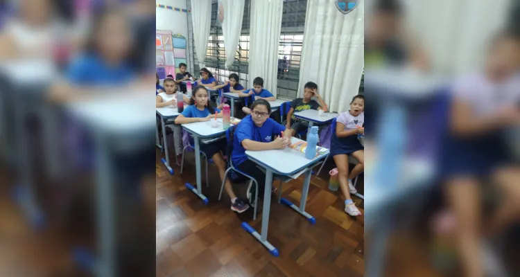 Os alunos construíram expressões numéricas e compartilharam uma salada de frutas em sala.