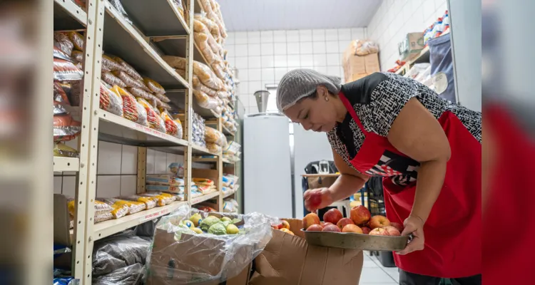 Considerando os 200 dias letivos, foram ofertados, apenas em 2023, 154 milhões de lanches.