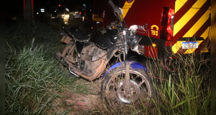 Acidente aconteceu na madrugada desta segunda-feira (22) 