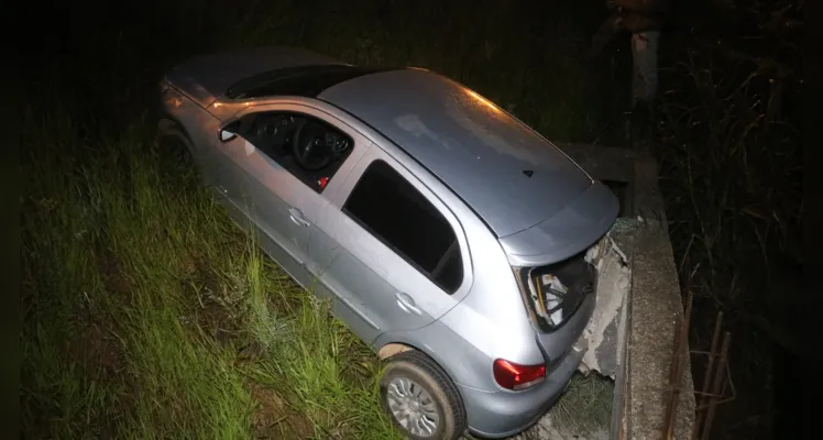 Acidente aconteceu na madrugada desta segunda-feira (22) 