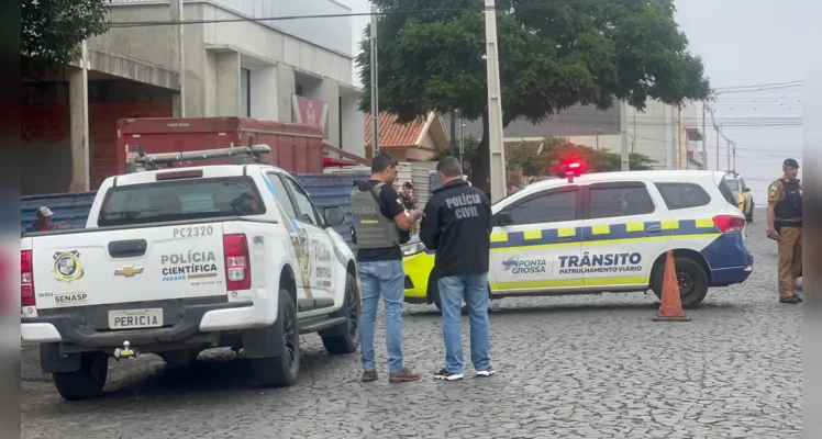 Polícia Científica também compareceu no lugar para realização de perícia.