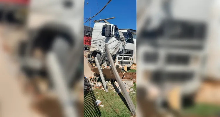 Caminhão de 60 toneladas invade terreno em PG