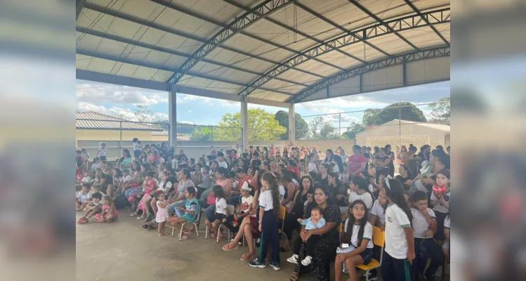 Famílias compareceram em peso para acompanhar as homenagens.